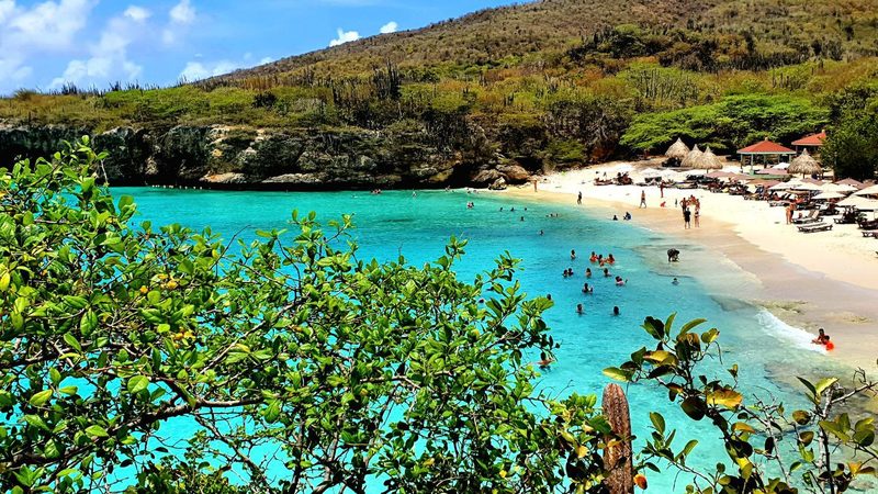 Bucht in Curaçao mit türkisem Wasser