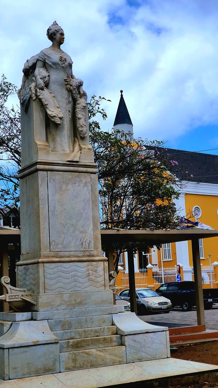 Königin-Statue in Willemstad
