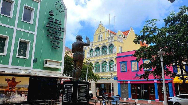Fußgängerzone Punda mit Statue Willemstad