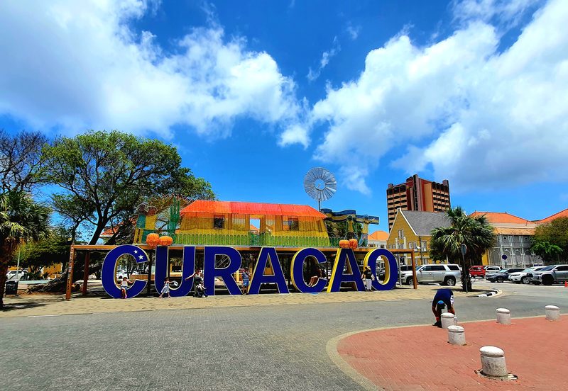 Curaçao Schriftzug in Willemstad